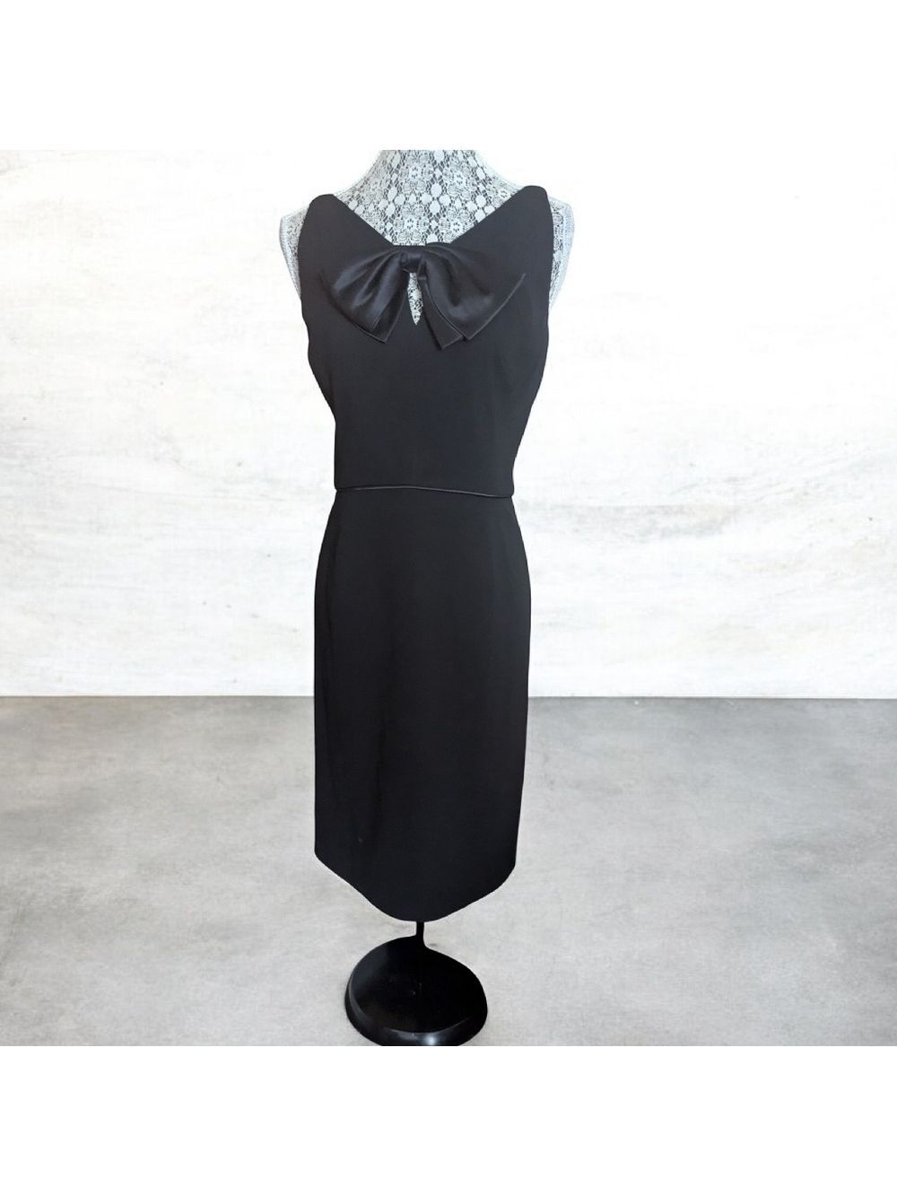 Badgley Mischka Bow Neckline Sleeveless Cocktail Dress